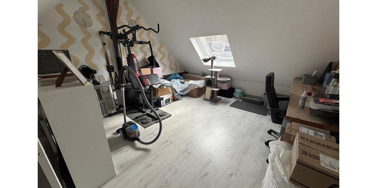 Etagenwohnung Aßlar - 6 Zimmer, 140 m&sup2;, 1.450&euro; | Angebot:26019486