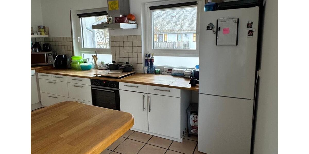 Etagenwohnung Hohenahr - 4 Zimmer, 140 m&sup2;, 1.000&euro; | Angebot:25235004
