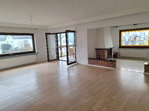 Etagenwohnung Solms - 3 Zimmer, 125 m&sup2;, 1.100&euro; | Angebot:25958946