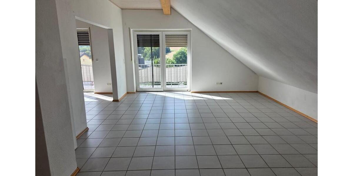 Dachgeschoßwohnung Fronhausen - 3.5 Zimmer, 105 m&sup2;, 1.150&euro; | Angebot:25871868