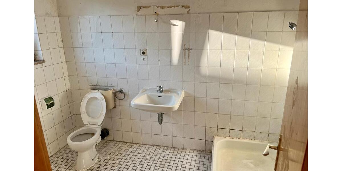 Mehrfamilienhaus, Wohnhaus Solms - 10 Zimmer, 360 m&sup2;, 129.500&euro; | Angebot:21031860