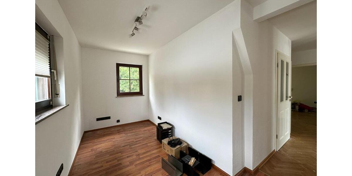Etagenwohnung Ehringshausen - 3 Zimmer, 103 m&sup2;, 1.050&euro; | Angebot:25416527