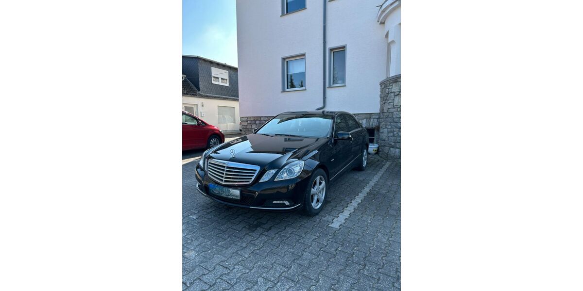 Mercedes-Benz E 200 138.000 km 12.000 &euro; Usingen 61250