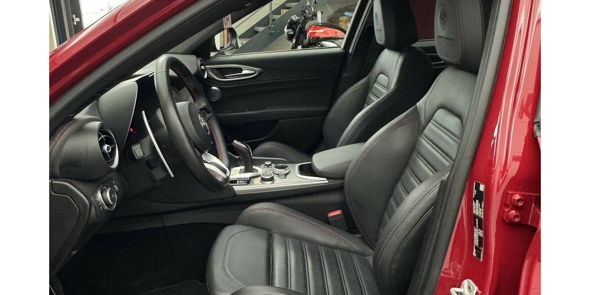 Alfa Romeo Giulia 2.0 Competizione Q4 Turbo Panoramadach 14.303 km 38.460 &euro; Lich 35423