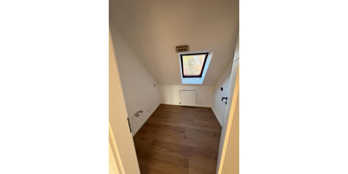 Dachgeschoßwohnung Butzbach - 4 Zimmer, 76 m&sup2;, 1.220&euro; | Angebot:25639563