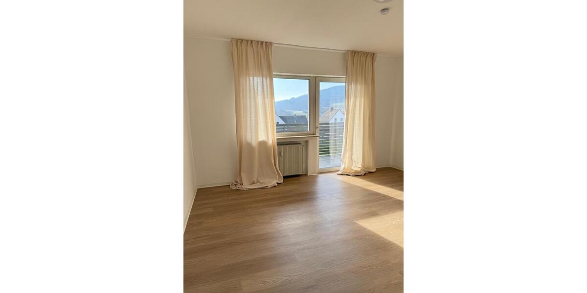 Etagenwohnung Gladenbach - 3 Zimmer, 90 m&sup2;, 780&euro; | Angebot:25844426