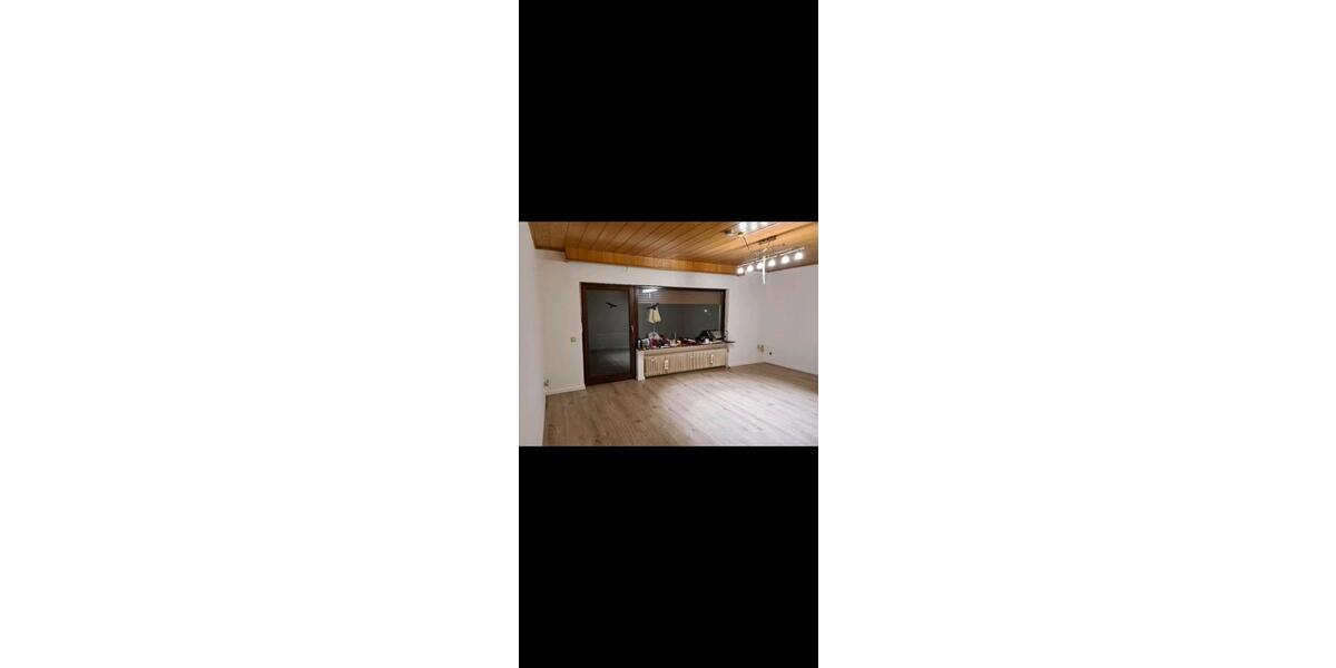 Einfamilienhaus Ehringshausen - 4 Zimmer, 110 m&sup2;, 1.200&euro; | Angebot:26620709