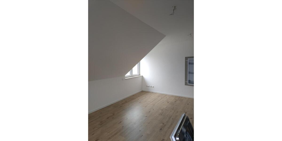 Dachgeschoßwohnung Gießen Allendorf - 3 Zimmer, 100 m&sup2;, 1.200&euro; | Angebot:24940791