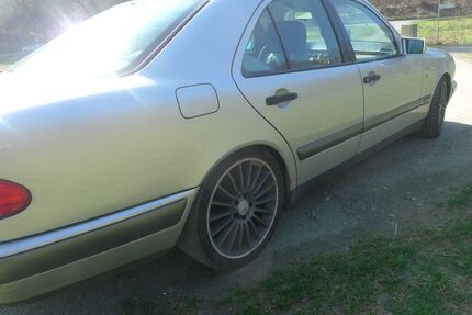 Mercedes-Benz E 230 260.420 km 3.950 &euro; Wetzlar 35578