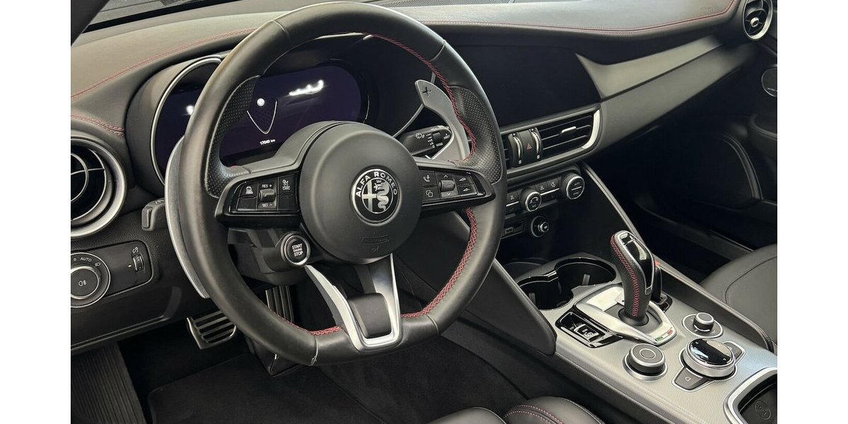 Alfa Romeo Giulia 2.0 Competizione Q4 Turbo Panoramadach 17.100 km 38.460 &euro; Lich 35423