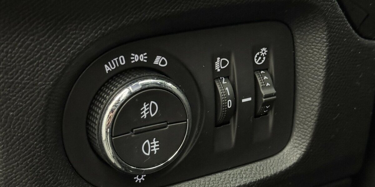 Opel Corsa 1.2 Turbo Elegance 1.Hand CarPlay DAB 46.331 km 12.200 &euro; Lich 35423