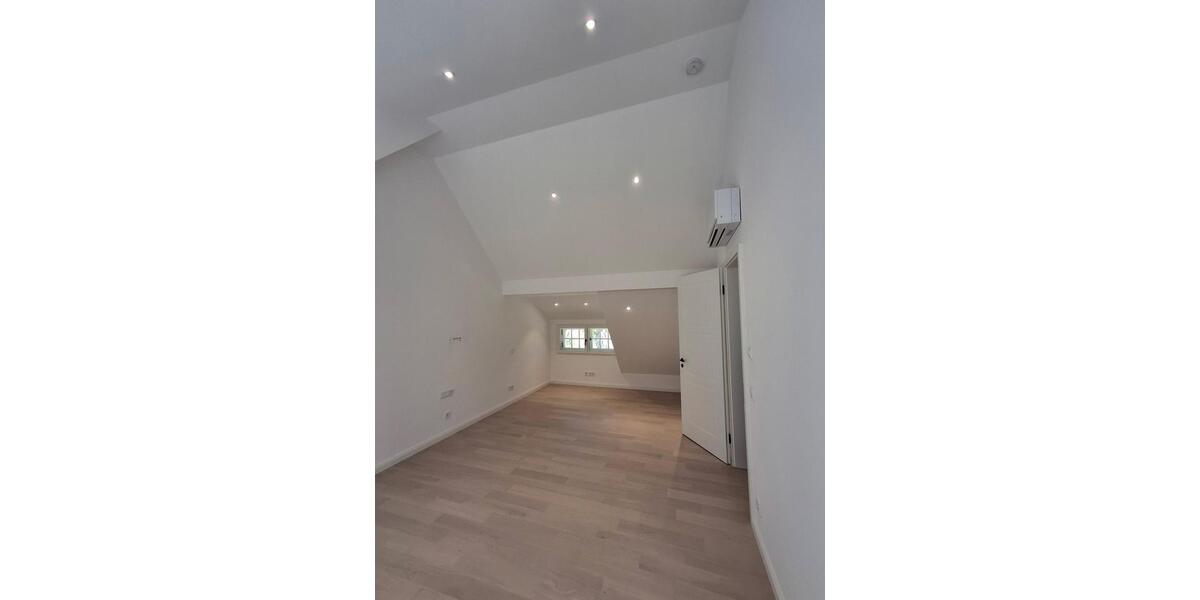 Dachgeschoßwohnung Marburg - 3 Zimmer, 119 m&sup2;, 2.450&euro; | Angebot:25880812