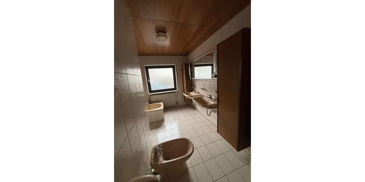 Erdgeschoßwohnung Grünberg - 4 Zimmer, 140 m&sup2;, 1.100&euro; | Angebot:25965709