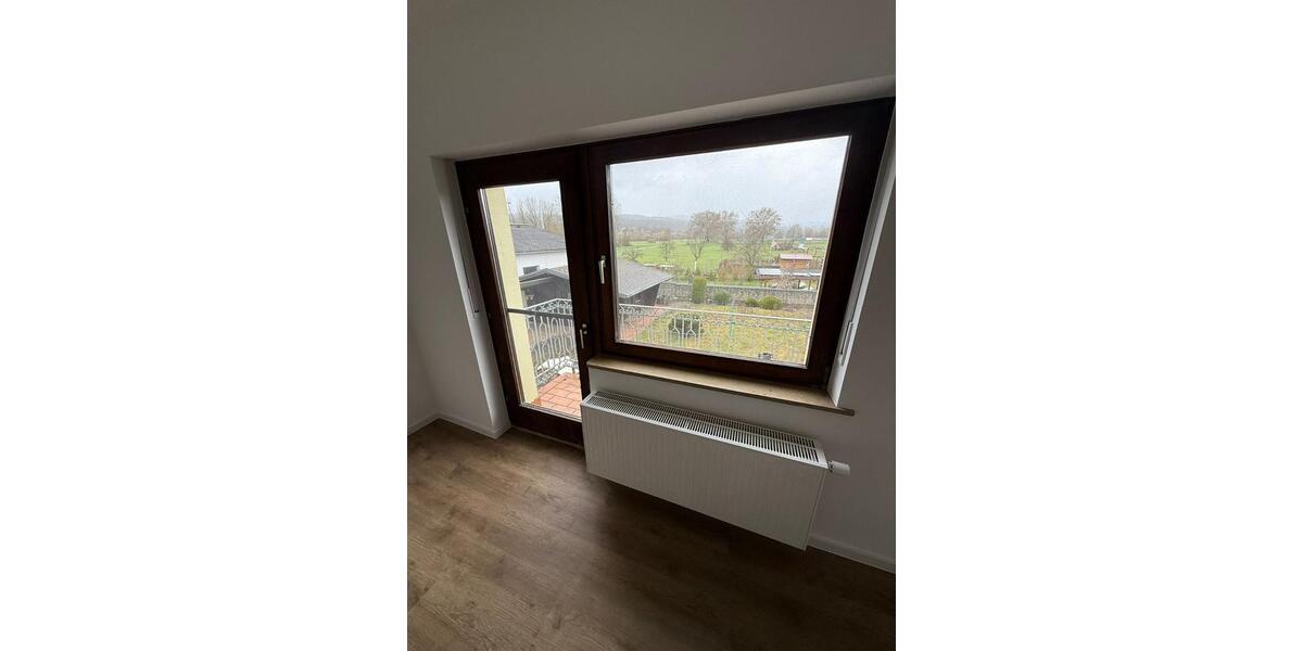 Etagenwohnung Ehringshausen - 4 Zimmer, 99 m&sup2;, 1.200&euro; | Angebot:25501528