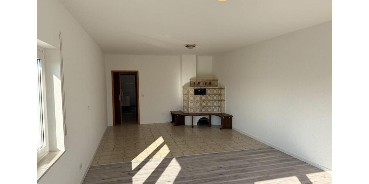 Etagenwohnung Gladenbach - 4 Zimmer, 120 m&sup2;, 990&euro; | Angebot:25327573