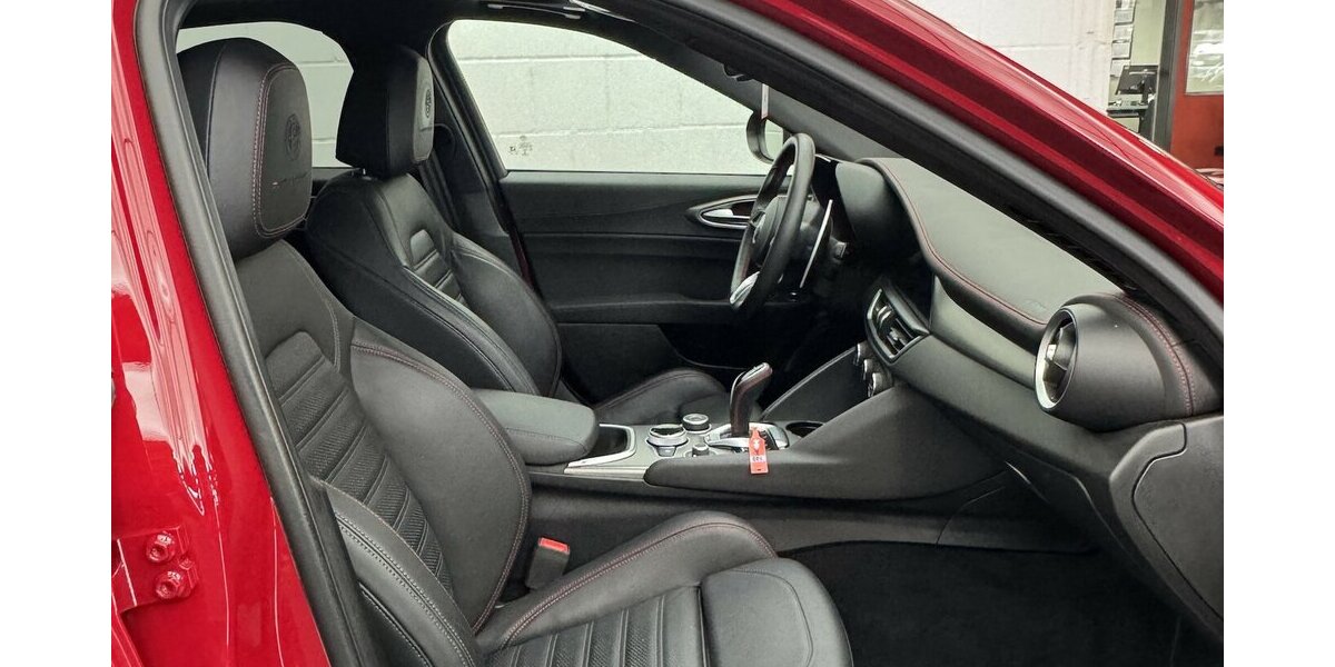 Alfa Romeo Giulia 2.0 Competizione Q4 Turbo Panoramadach 14.303 km 38.460 &euro; Lich 35423