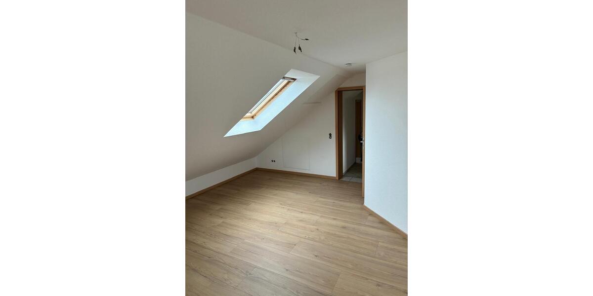 Dachgeschoßwohnung Gießen Allendorf - 4 Zimmer, 110 m&sup2;, 950&euro; | Angebot:26614053