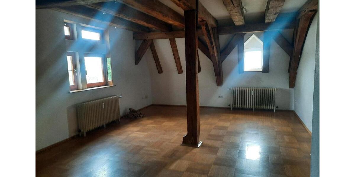Dachgeschoßwohnung Hungen - 5 Zimmer, 140 m&sup2;, 160.000&euro; | Angebot:26866328
