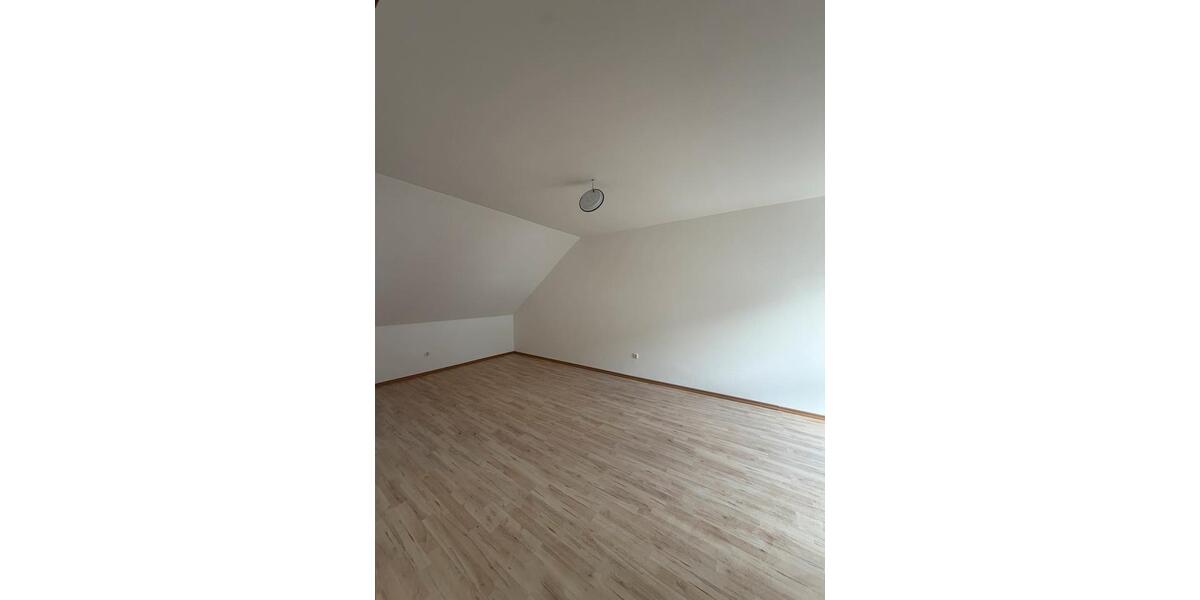 Etagenwohnung Gladenbach - 4 Zimmer, 135 m&sup2;, 1.300&euro; | Angebot:25784291