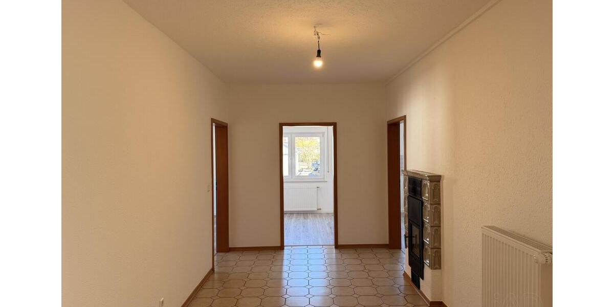 Etagenwohnung Gladenbach - 4 Zimmer, 120 m&sup2;, 990&euro; | Angebot:25327573