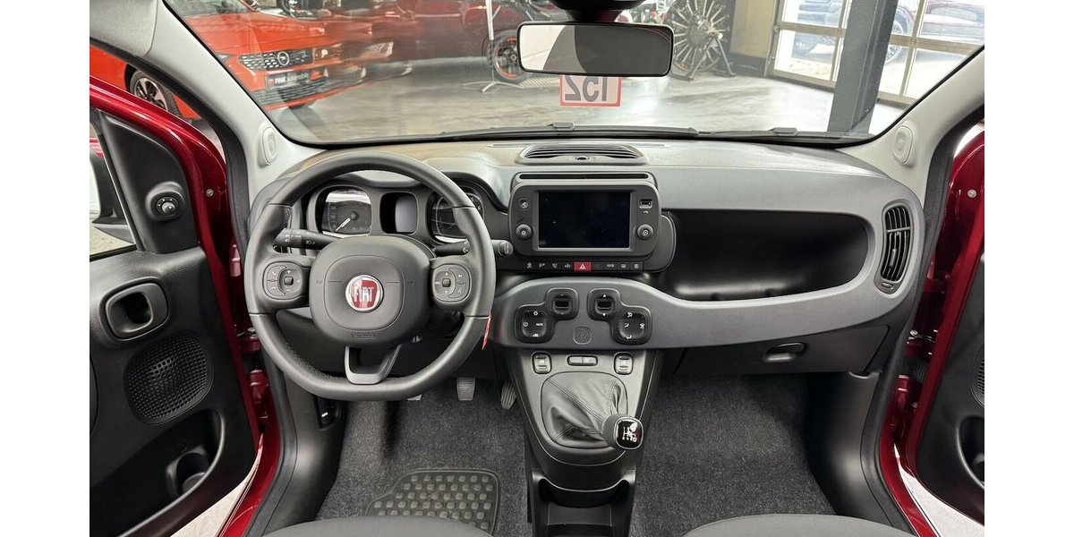 Fiat Panda Red 1.0 Hybrid 1.Hand Neuwertig! 1.600 km 14.220 &euro; Lich 35423
