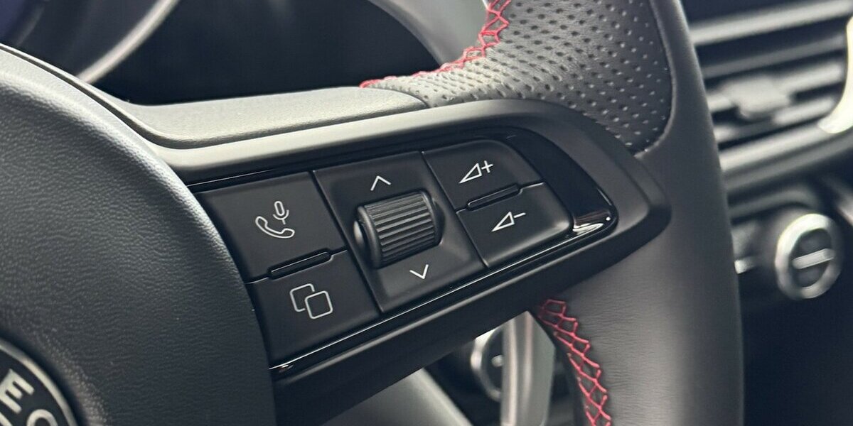 Alfa Romeo Giulia Competizione Q4 Turbo CarPlay Kamera 8.960 km 36.220 &euro; Lich 35423