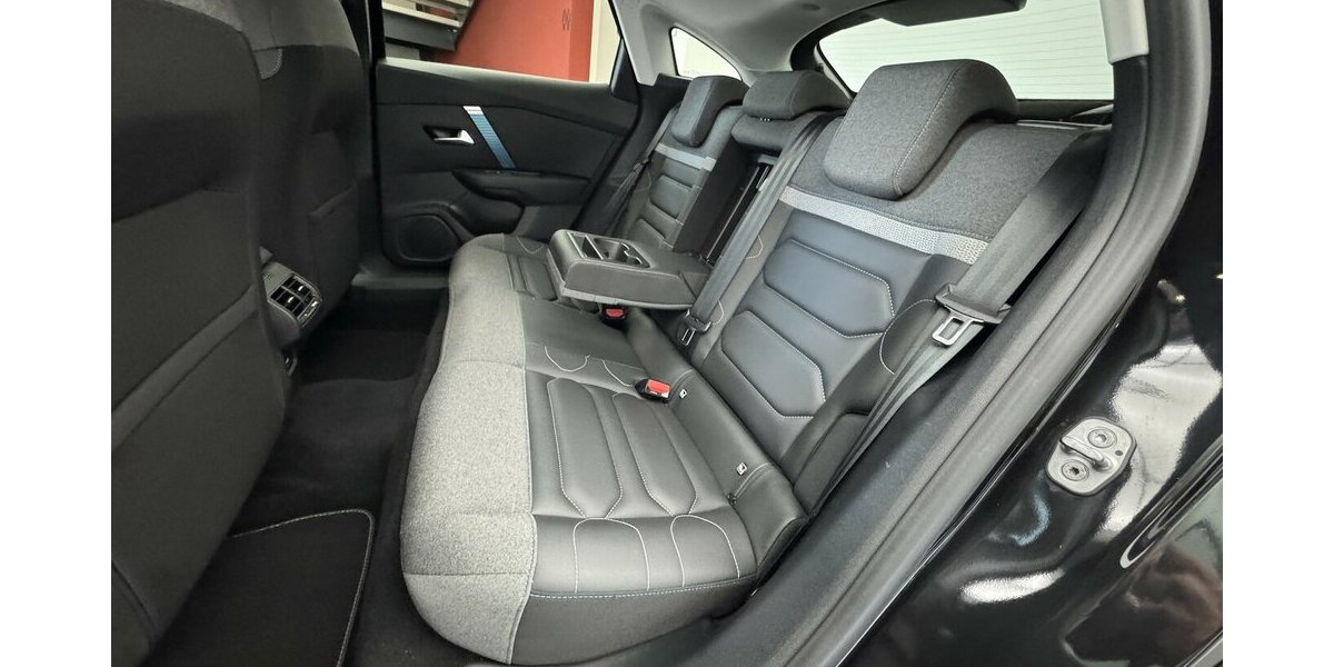 Citroen e-C4 e- 136 Shine 50 KWh LED CARPLAY 43.800 km 16.570 &euro; Lich 35423