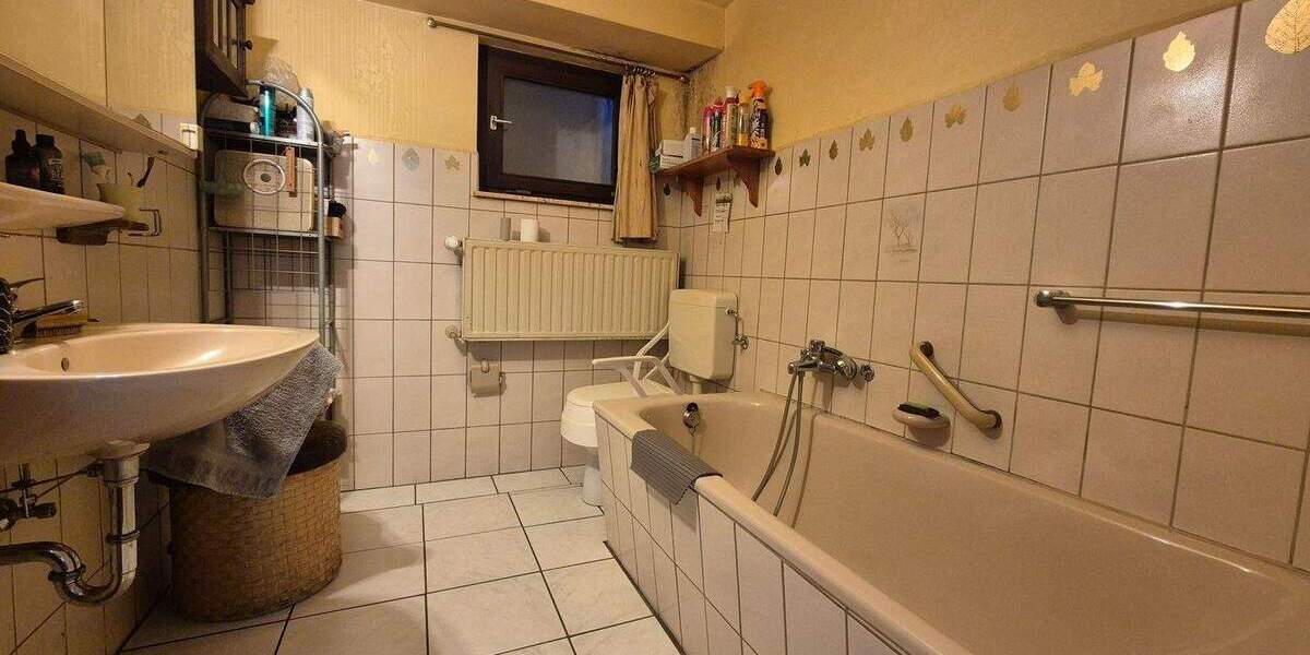 Mehrfamilienhaus, Wohnhaus Grävenwiesbach Hundstadt - 8 Zimmer, 230 m&sup2;, 340.000&euro; | Angebot:25776084