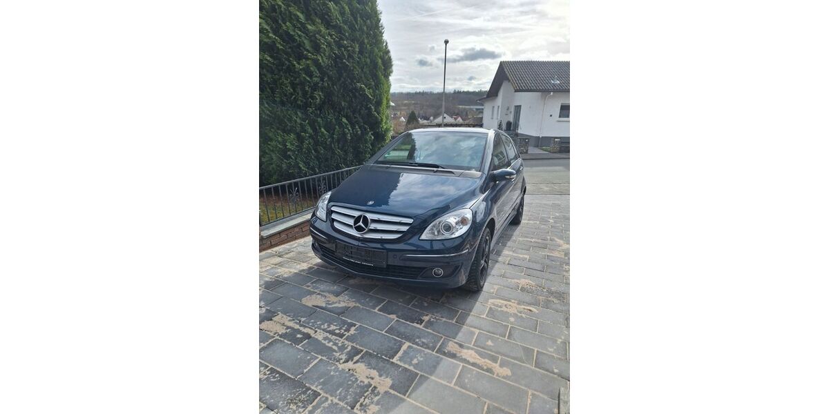 Mercedes-Benz 200 106.000 km 4.900 &euro; Wetzlar 35581
