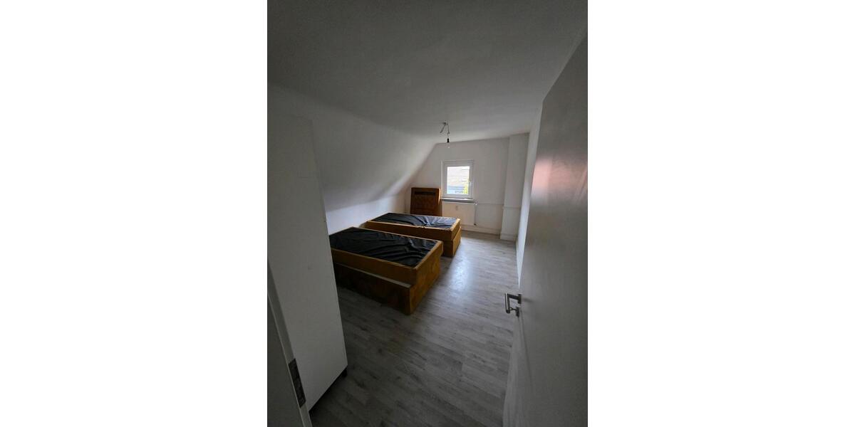 Dachgeschoßwohnung Friedberg (Hessen) - 4 Zimmer, 90 m&sup2;, 1.100&euro; | Angebot:25950843