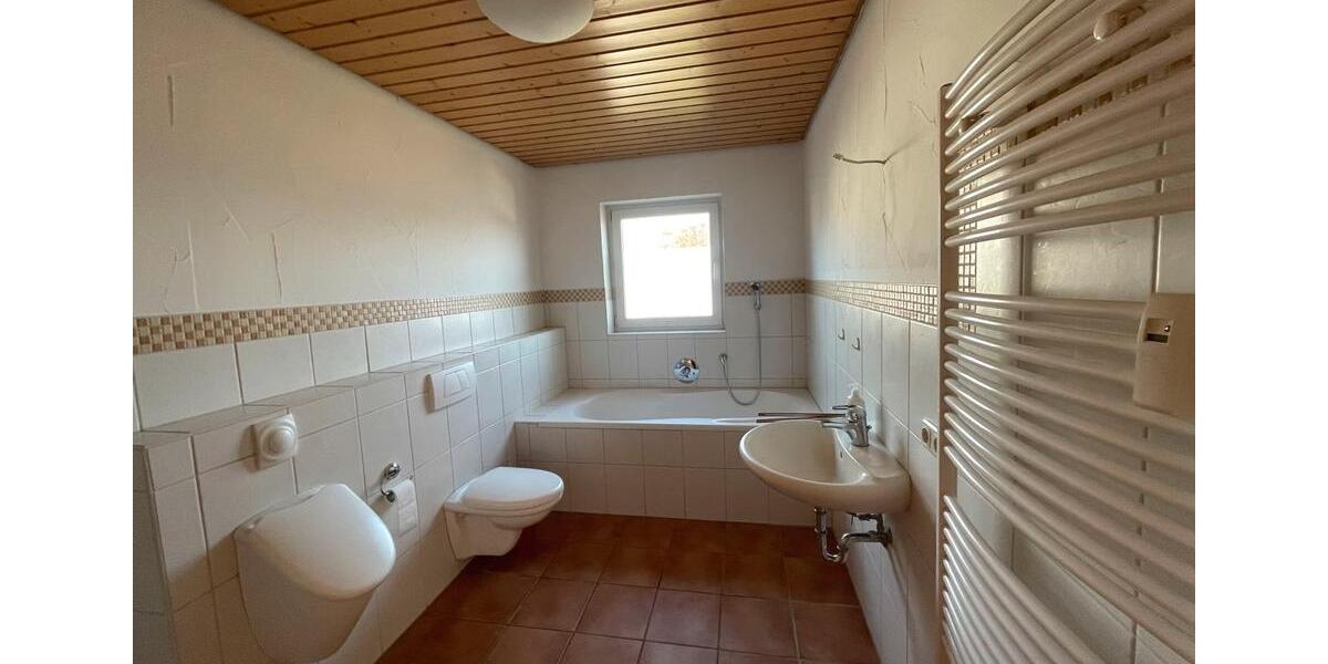 Dachgeschoßwohnung Herborn - 3 Zimmer, 87 m&sup2;, 820&euro; | Angebot:26676766