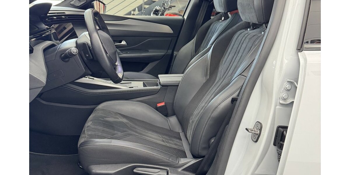 Peugeot 408 GT 130 PureTech EAT8 Focal Panodach 32.000 km 24.970 &euro; Lich 35423