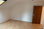 Dachgeschoßwohnung Reiskirchen - 3 Zimmer, 82 m&sup2;, 560&euro; | Angebot:25804446