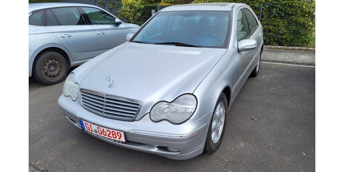 Mercedes-Benz 220 66.300 km 11.900 &euro; Linden 35440