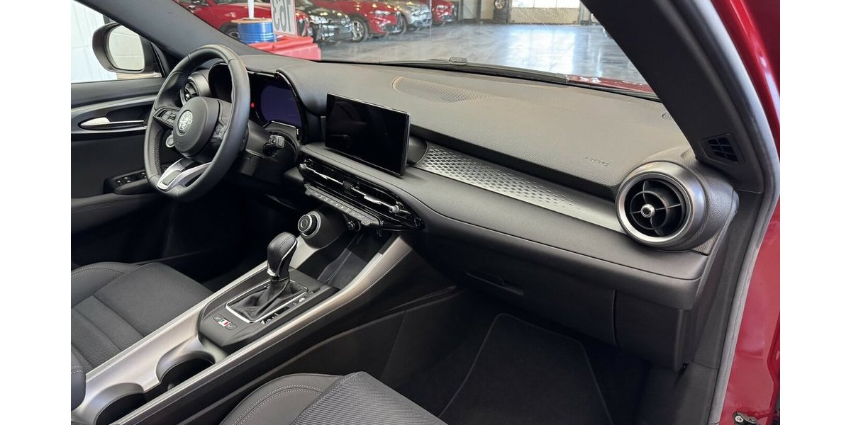 Alfa Romeo Tonale 1.6 VGT-D Sprint ACC Sitzheizung 8.880 km 22.490 &euro; Lich 35423