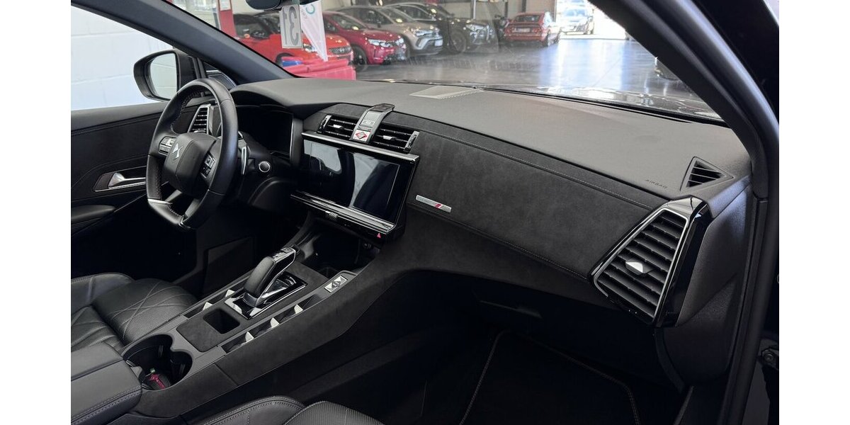 DS Automobiles DS7 Crossback 300 4x4 Performance Line+ Panodach 35.300 km 26.320 &euro; Lich 35423