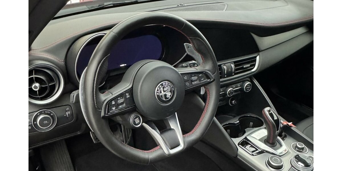 Alfa Romeo Giulia 2.0 Competizione Q4 Turbo Panoramadach 14.303 km 38.460 &euro; Lich 35423