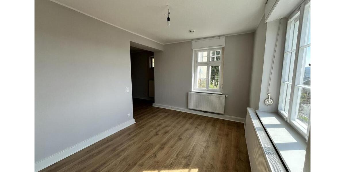 Maisonettenwohnung Marburg - 5 Zimmer, 200 m&sup2;, 3.100&euro; | Angebot:24867686
