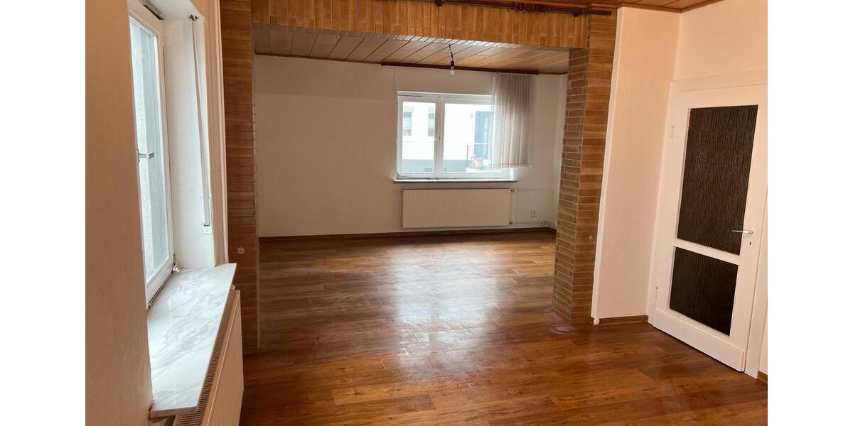 Etagenwohnung Amöneburg - 9 Zimmer, 200 m&sup2;, 1.400&euro; | Angebot:25613866