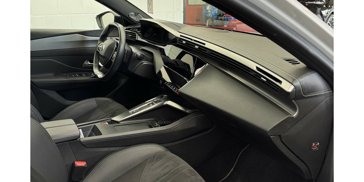 Peugeot 408 GT 130 PureTech EAT8 Focal Panodach 32.000 km 24.970 &euro; Lich 35423