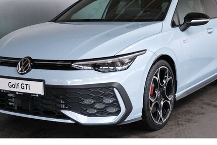 VW Golf 5.000 km 48.980 &euro; Hüttenberg-Rechtenbach 35625