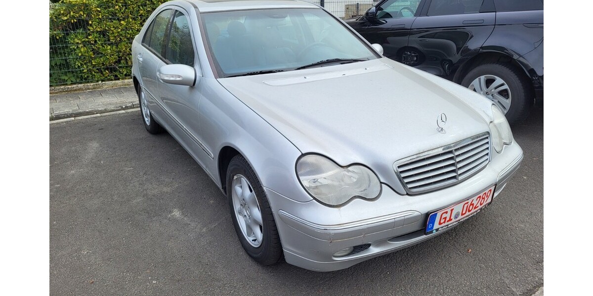 Mercedes-Benz 220 66.300 km 11.900 &euro; Linden 35440