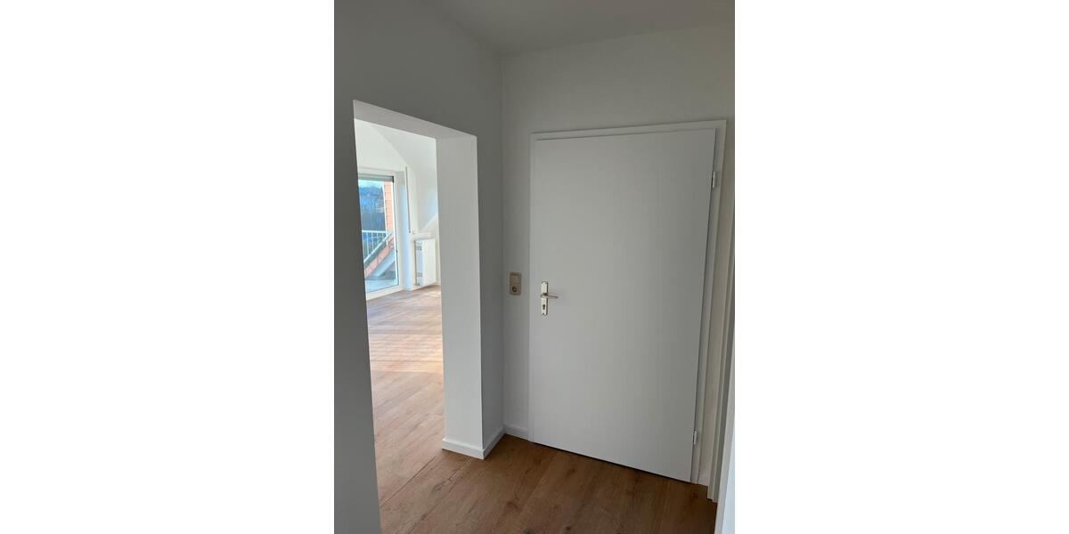 Dachgeschoßwohnung Butzbach - 4 Zimmer, 76 m&sup2;, 1.220&euro; | Angebot:25639563