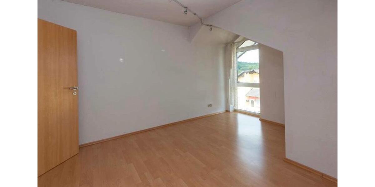 Dachgeschoßwohnung Buseck - 3 Zimmer, 100 m&sup2;, 1.200&euro; | Angebot:25894892