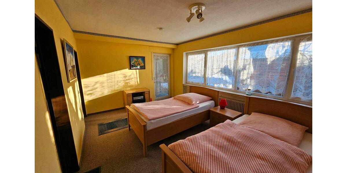 Reihenhaus Langgöns - 11 Zimmer, 200 m&sup2;, 450.000&euro; | Angebot:26578048