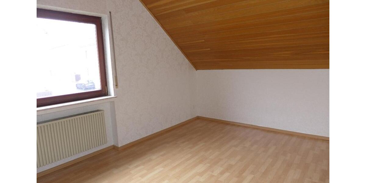 Dachgeschoßwohnung Wetzlar Naunheim - 3 Zimmer, 91 m&sup2;, 650&euro; | Angebot:25096645