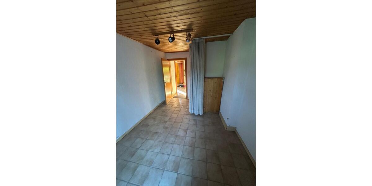 Einfamilienhaus Sinn - 7 Zimmer, 121 m&sup2;, 119.000&euro; | Angebot:25979739