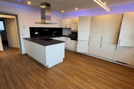 Wohnung Gladenbach - 2 Zimmer, 81 m&sup2;, 820&euro; | Angebot:26664719