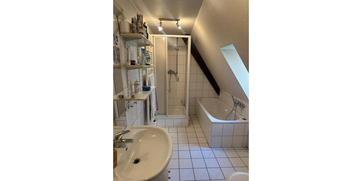 Etagenwohnung Marburg - 1 Zimmer, 20 m&sup2;, 200&euro; | Angebot:25807223