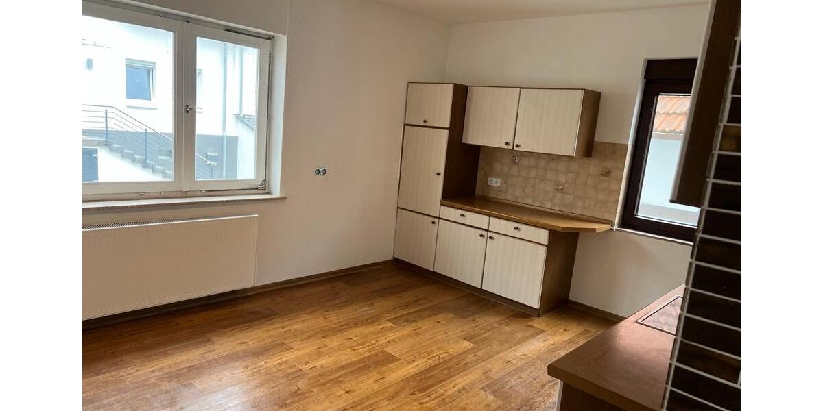 Etagenwohnung Amöneburg - 9 Zimmer, 200 m&sup2;, 1.400&euro; | Angebot:25613866